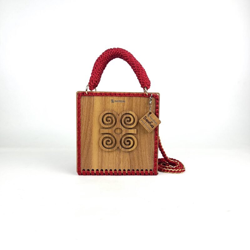 Daafua medium-designed wooden plate crochet handbag
