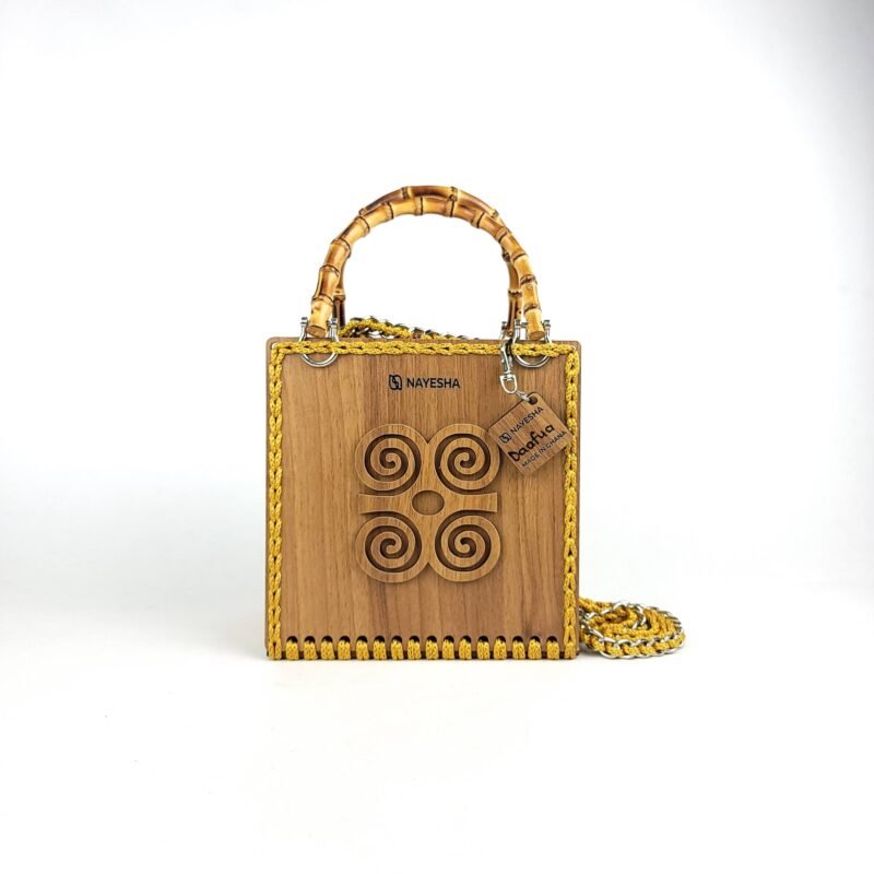 Daafua medium-wood carved plate crochet handbag