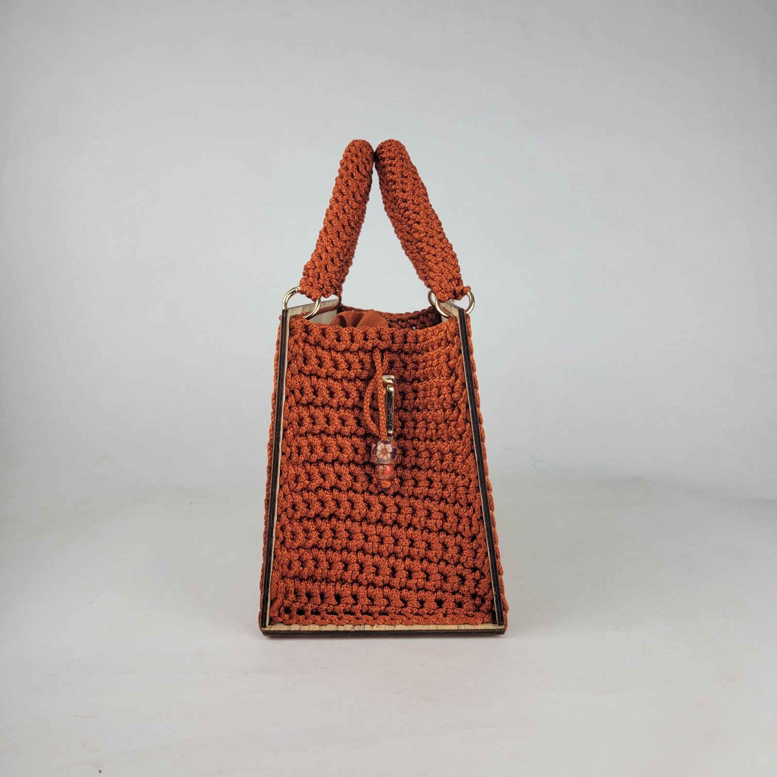 Daafua large-wood carved plate crochet handbag