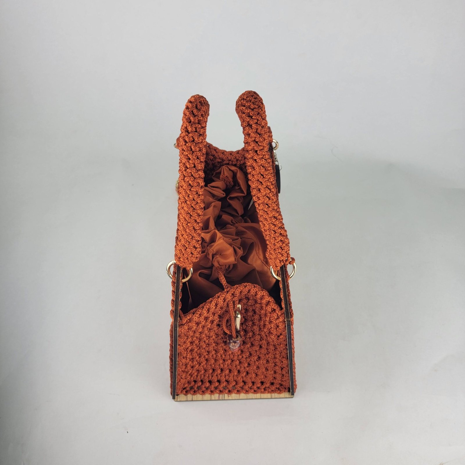 Daafua large-wood carved plate crochet handbag