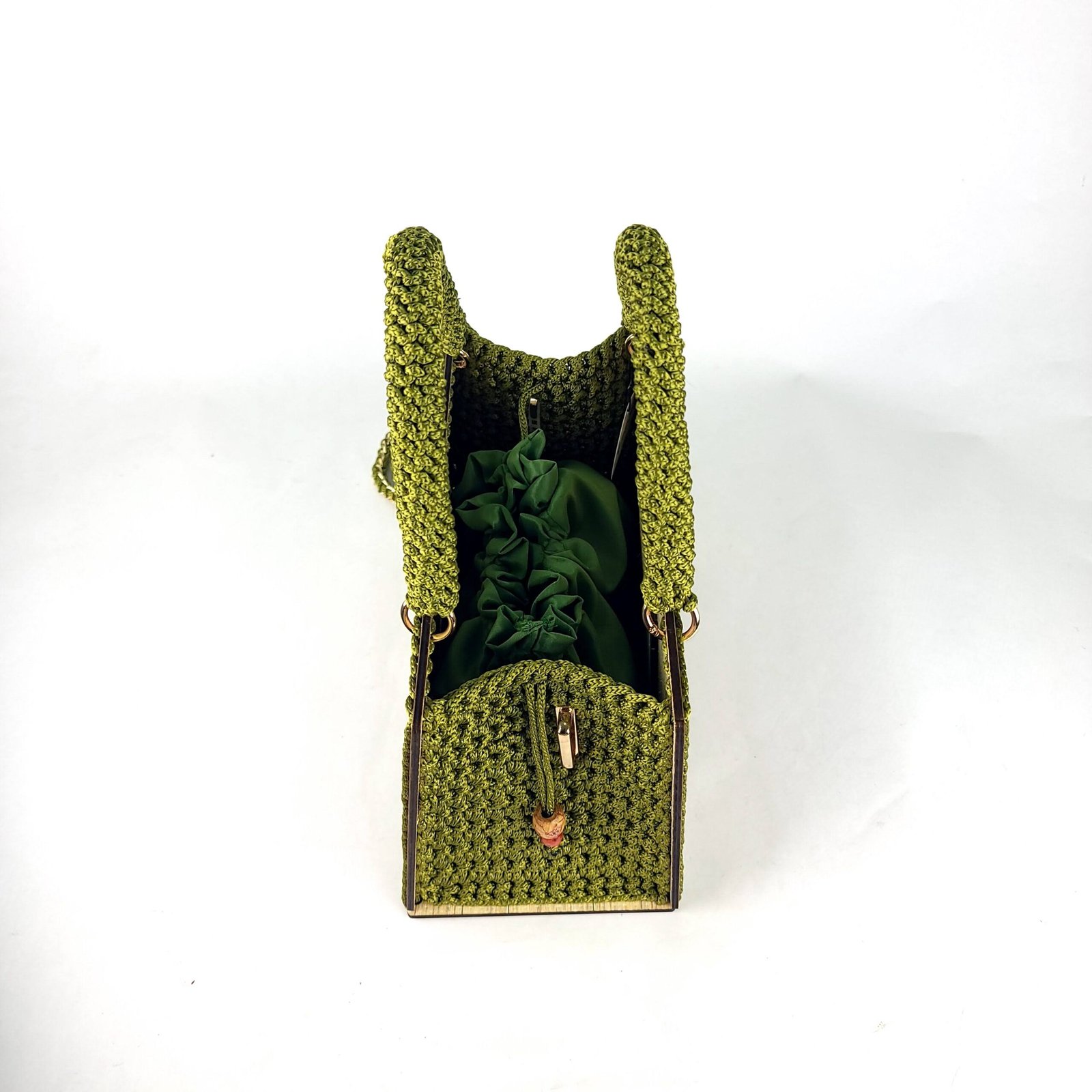 Daafua large-wood carved plate crochet handbag