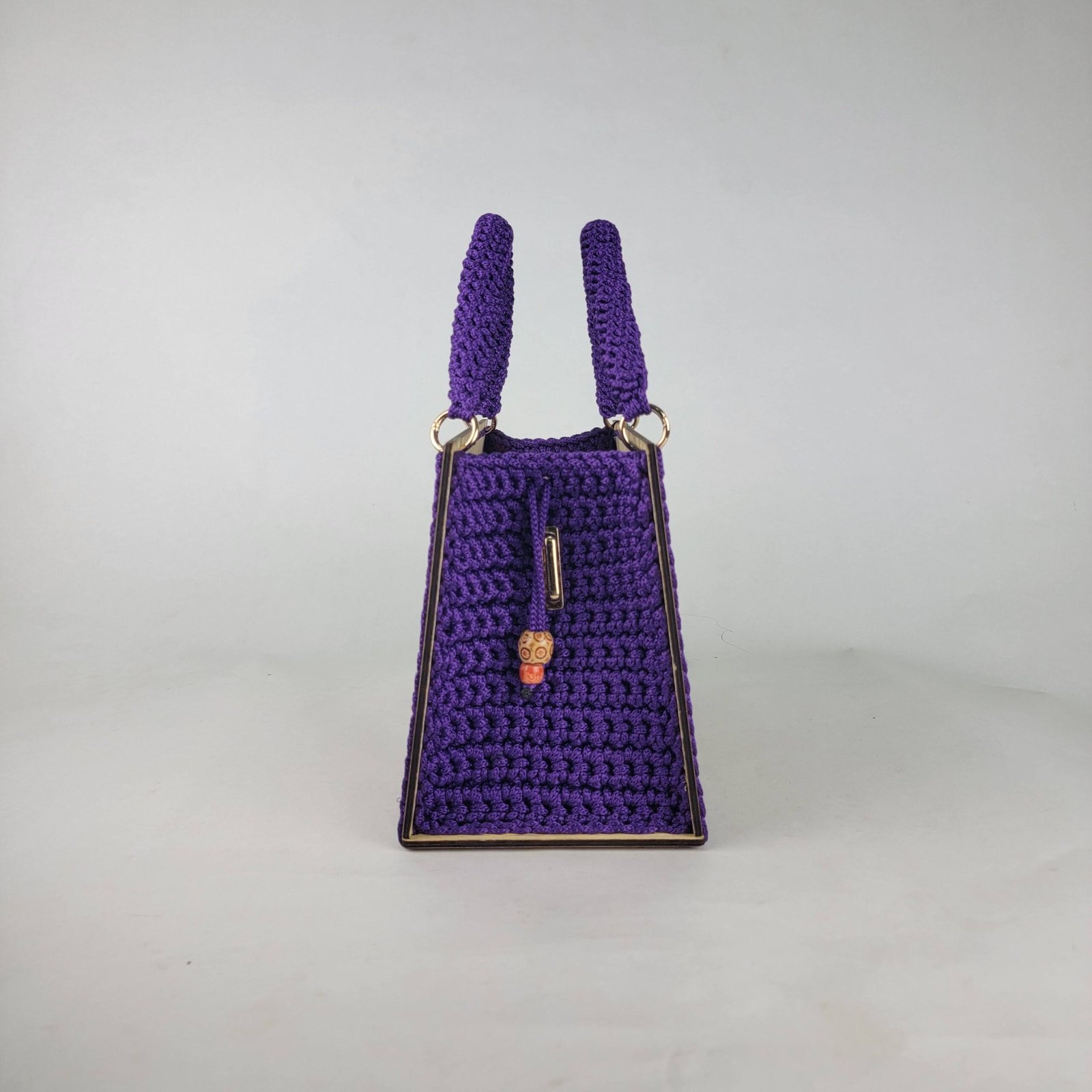 Daafua large-wood carved plate crochet handbag