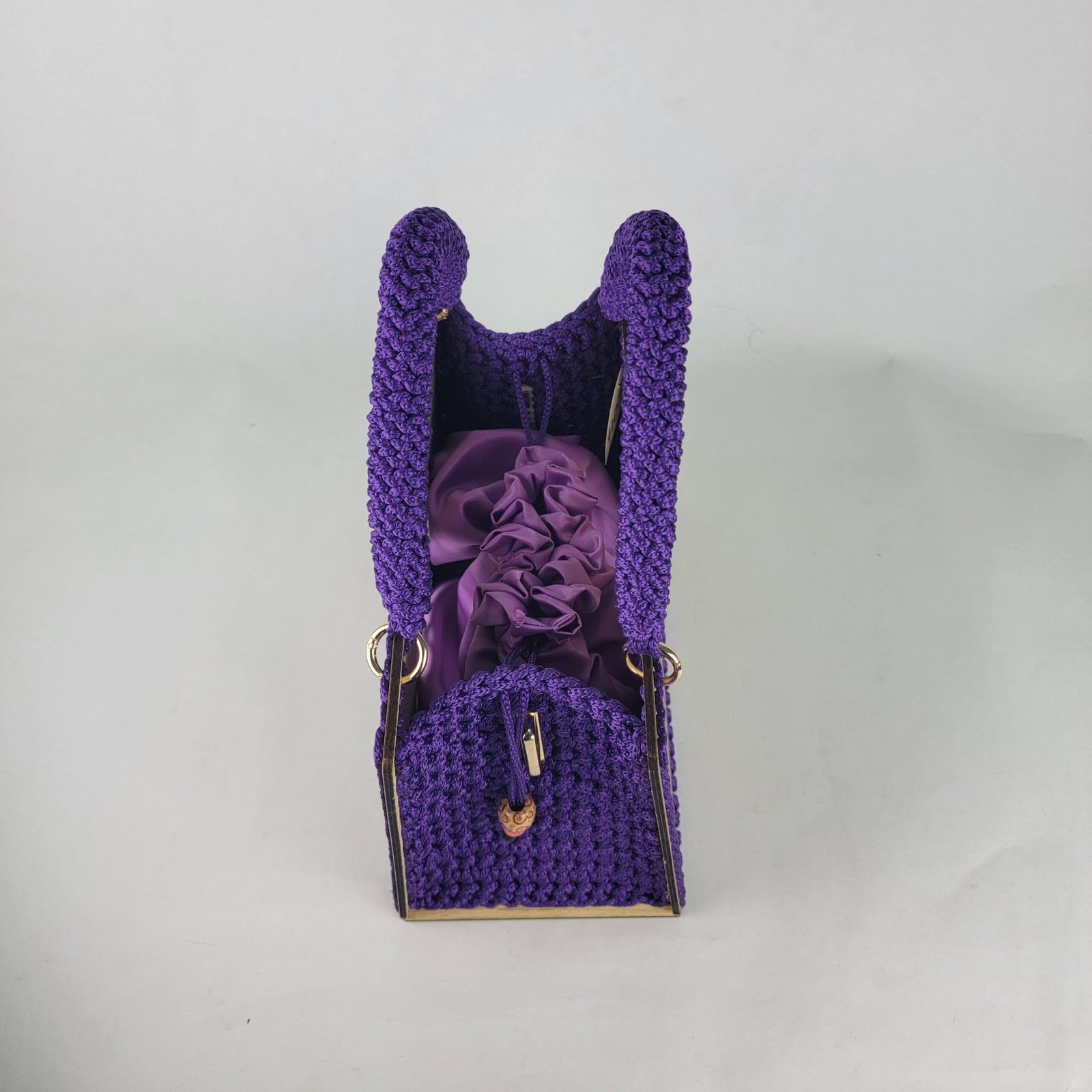 Daafua large-wood carved plate crochet handbag