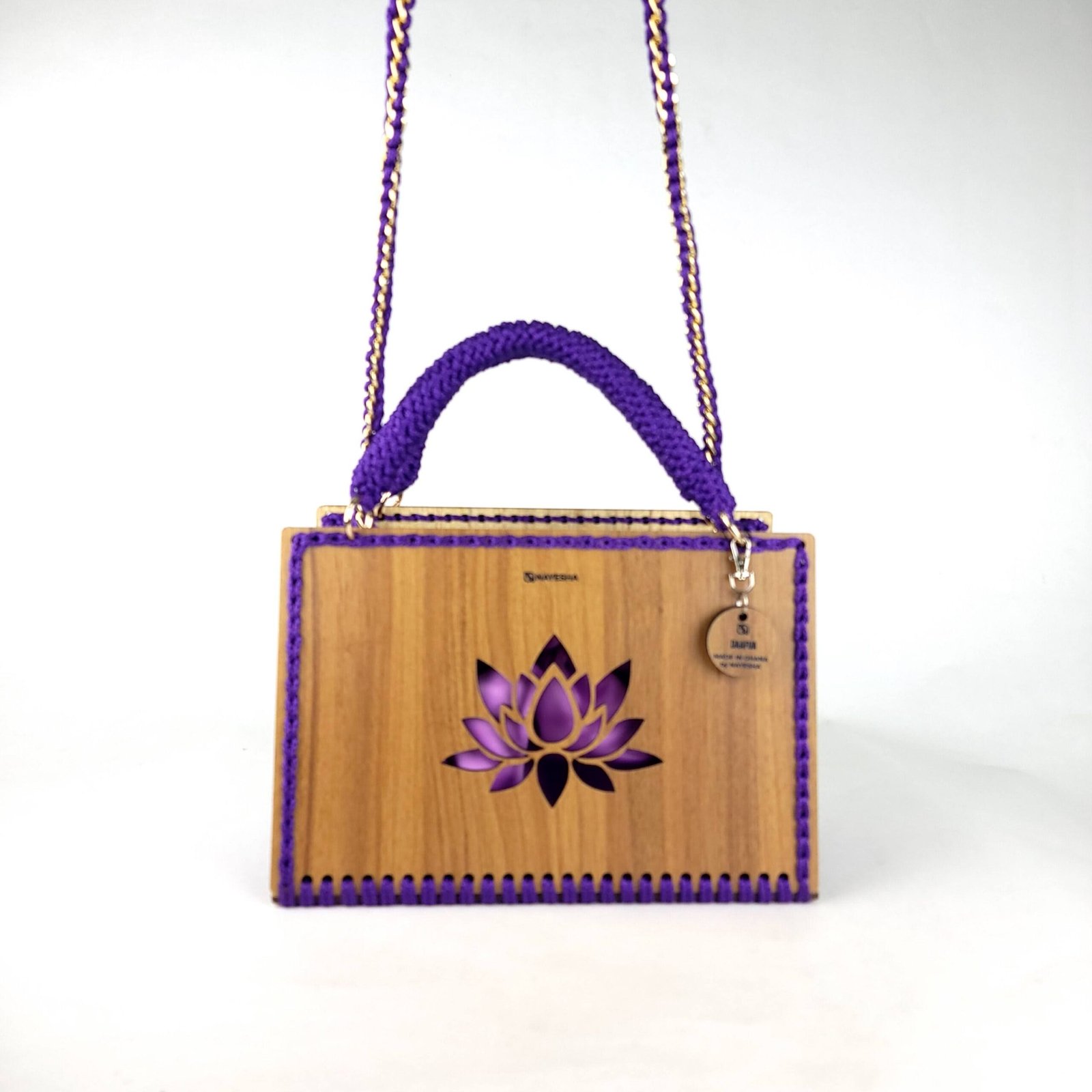 Daafua large-wood carved plate crochet handbag