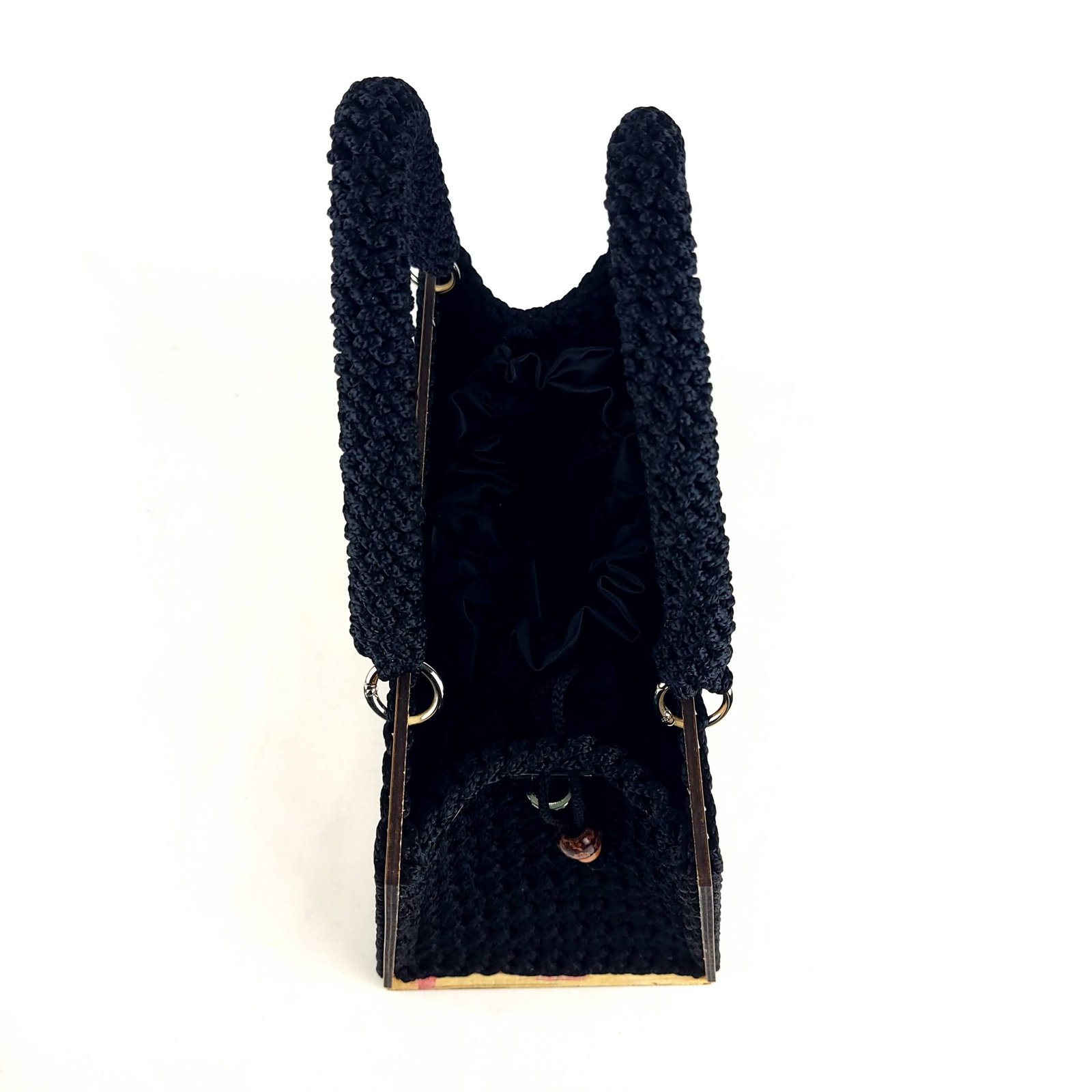 Daafua large-wood carved plate crochet handbag