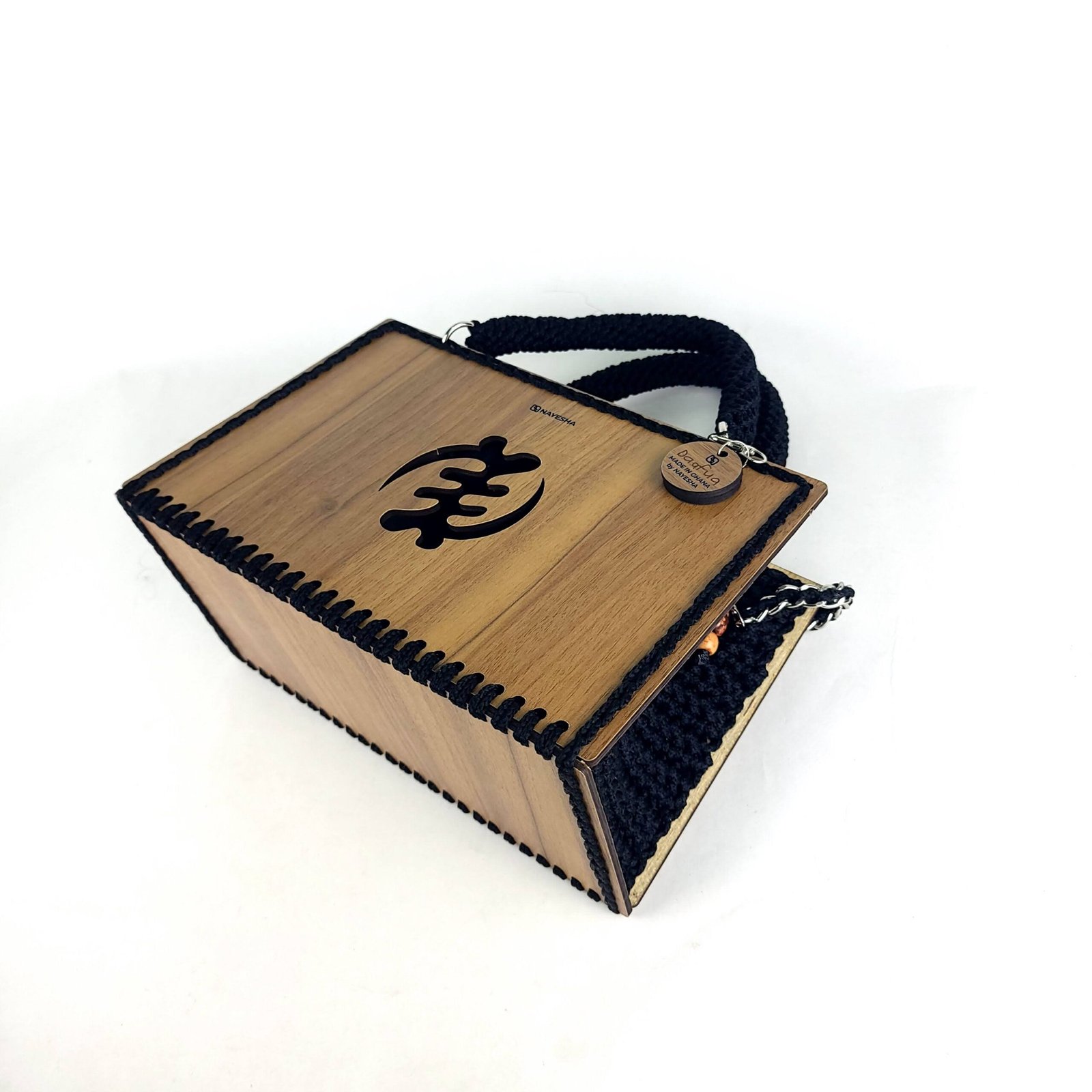 Daafua large-wood carved plate crochet handbag