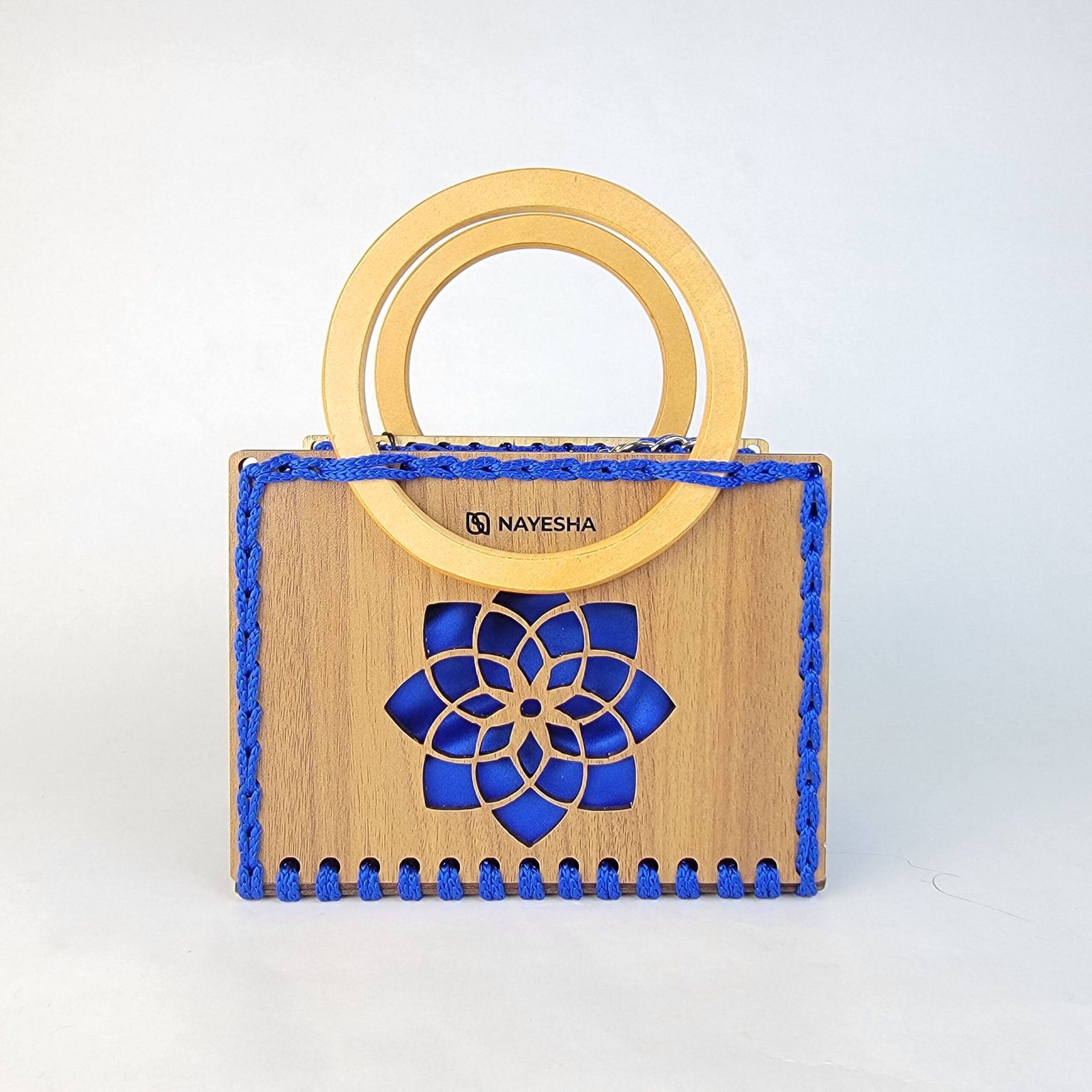 Daafua small-wood carved plate crochet handbag