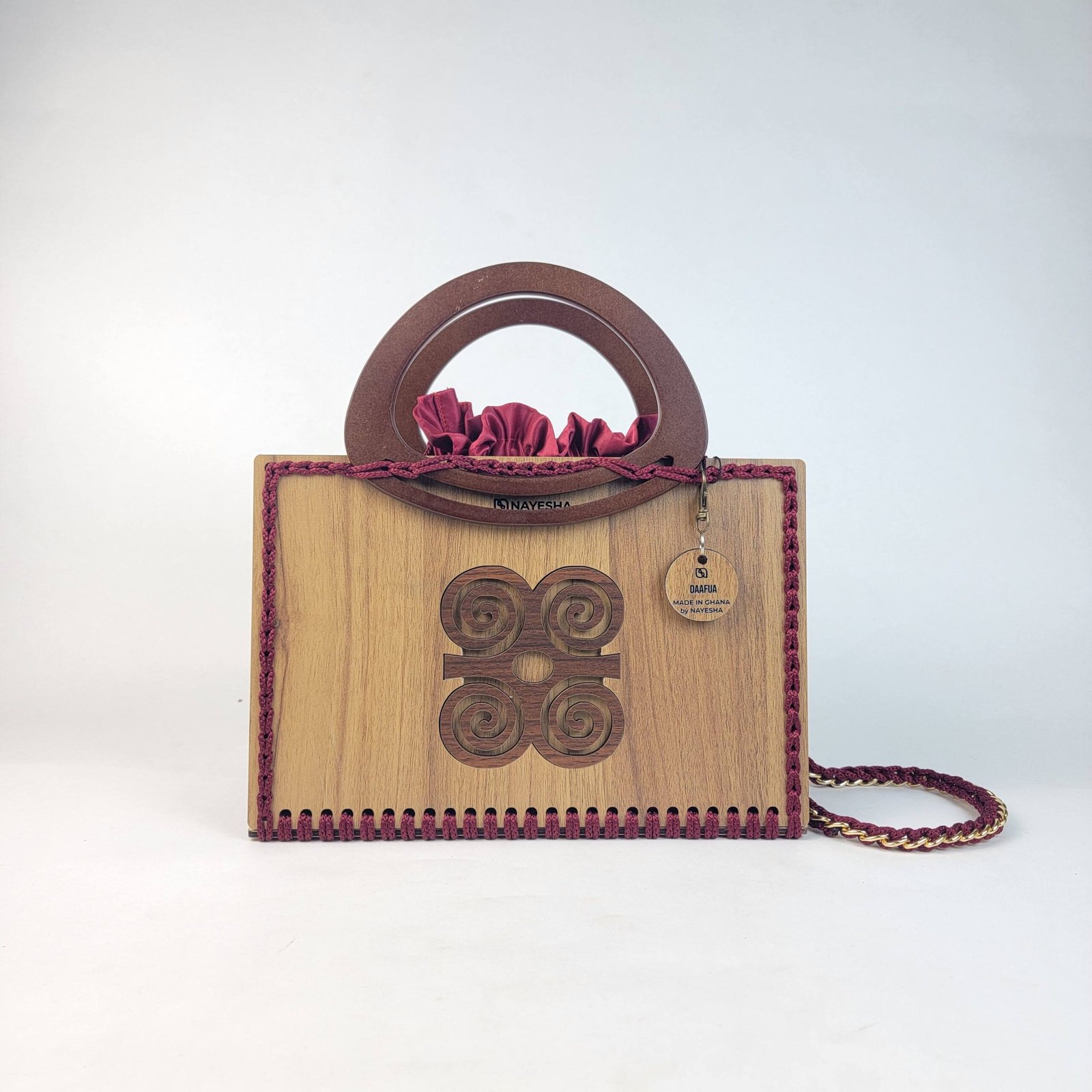 Daafua large-wood carved plate crochet handbag