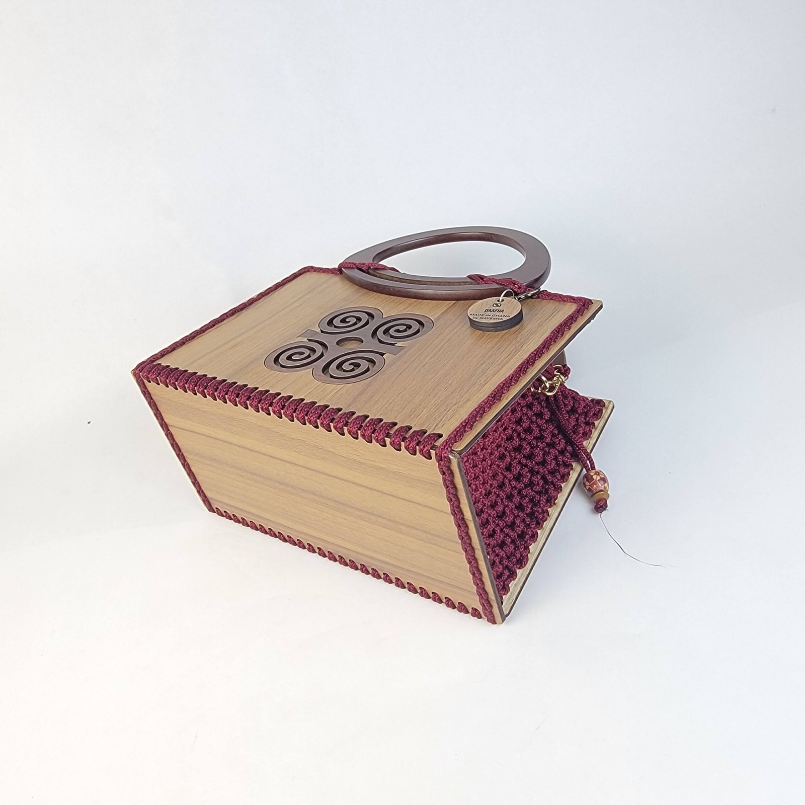 Daafua large-wood carved plate crochet handbag