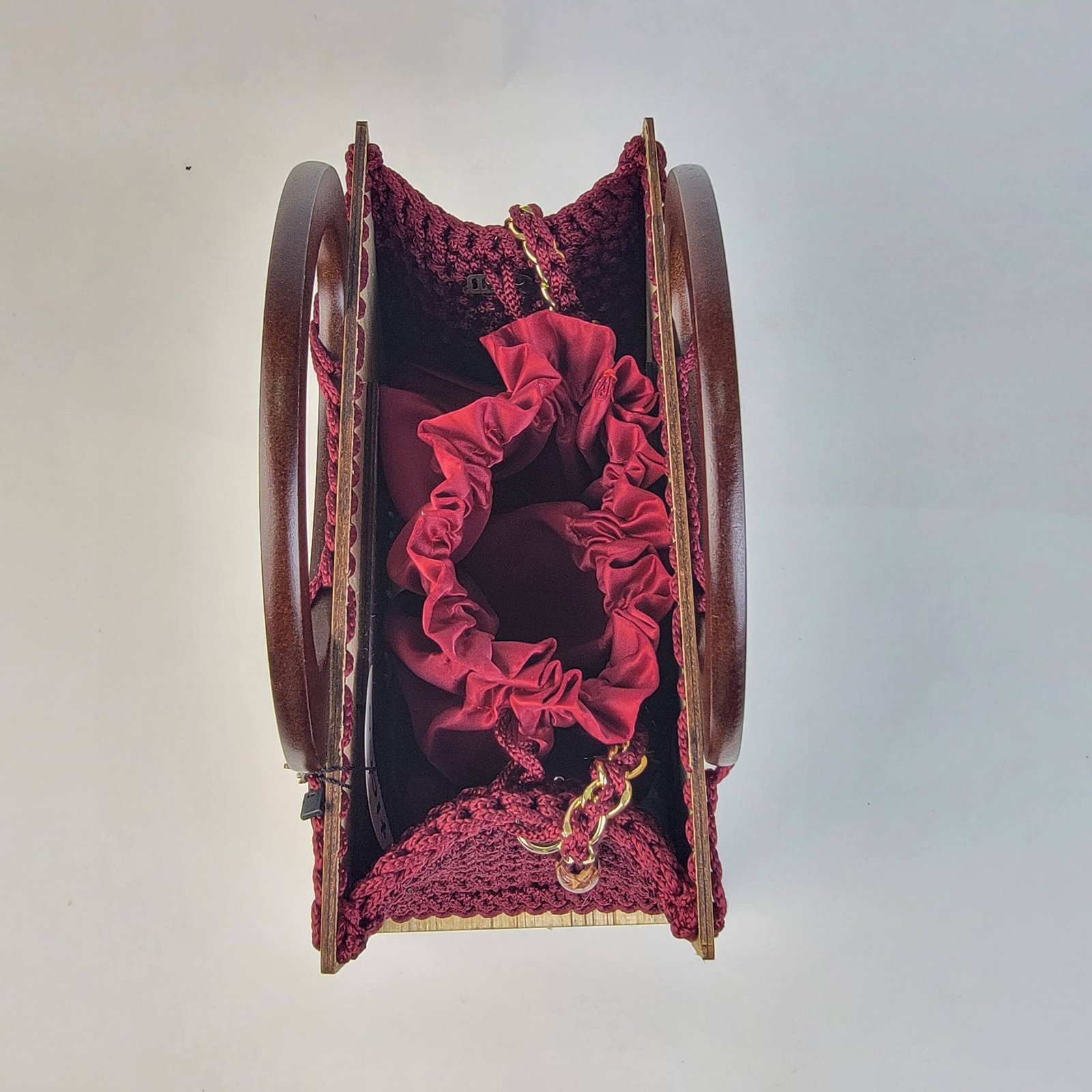 Daafua large-wood carved plate crochet handbag