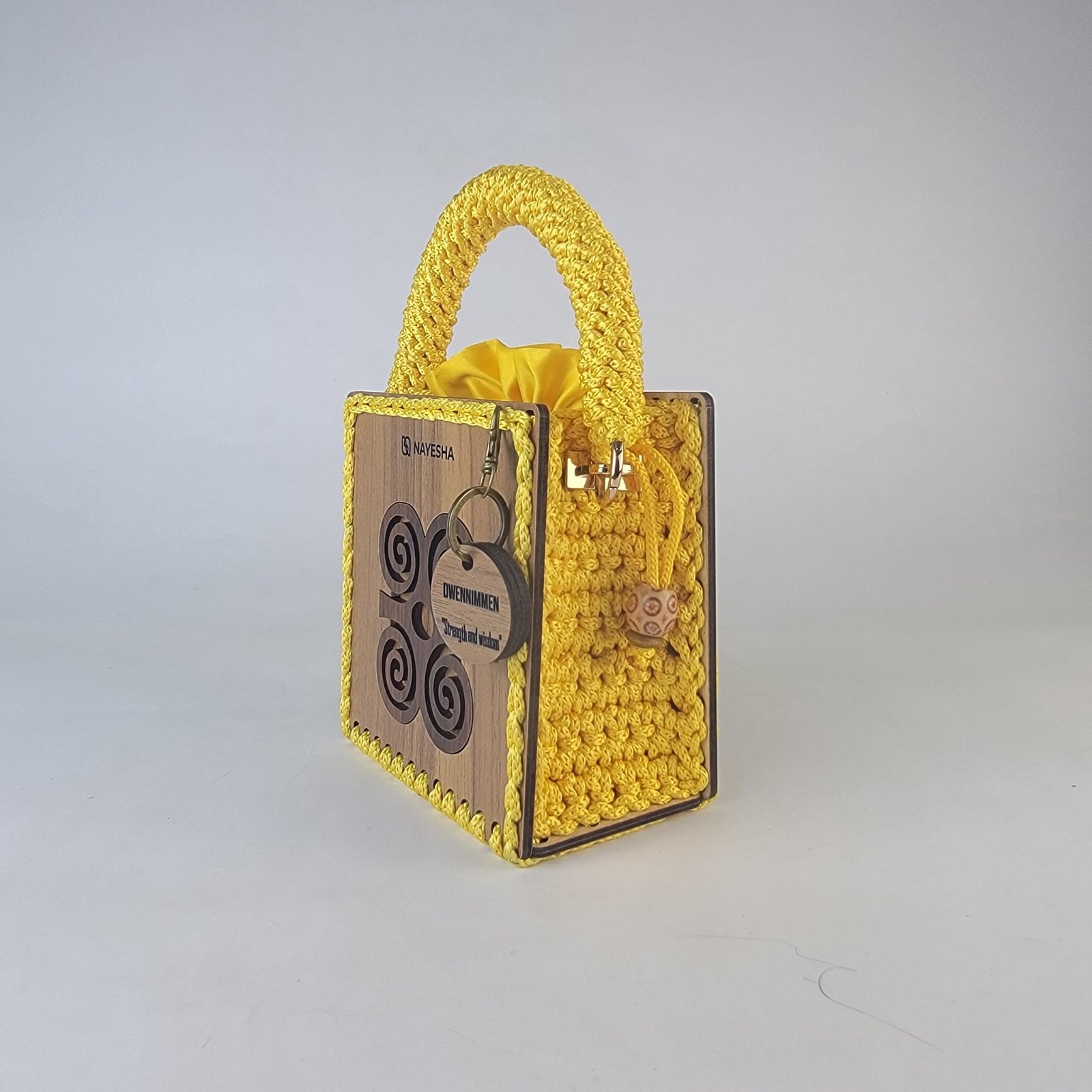 Daafua mini-wood carved plate crochet handbag