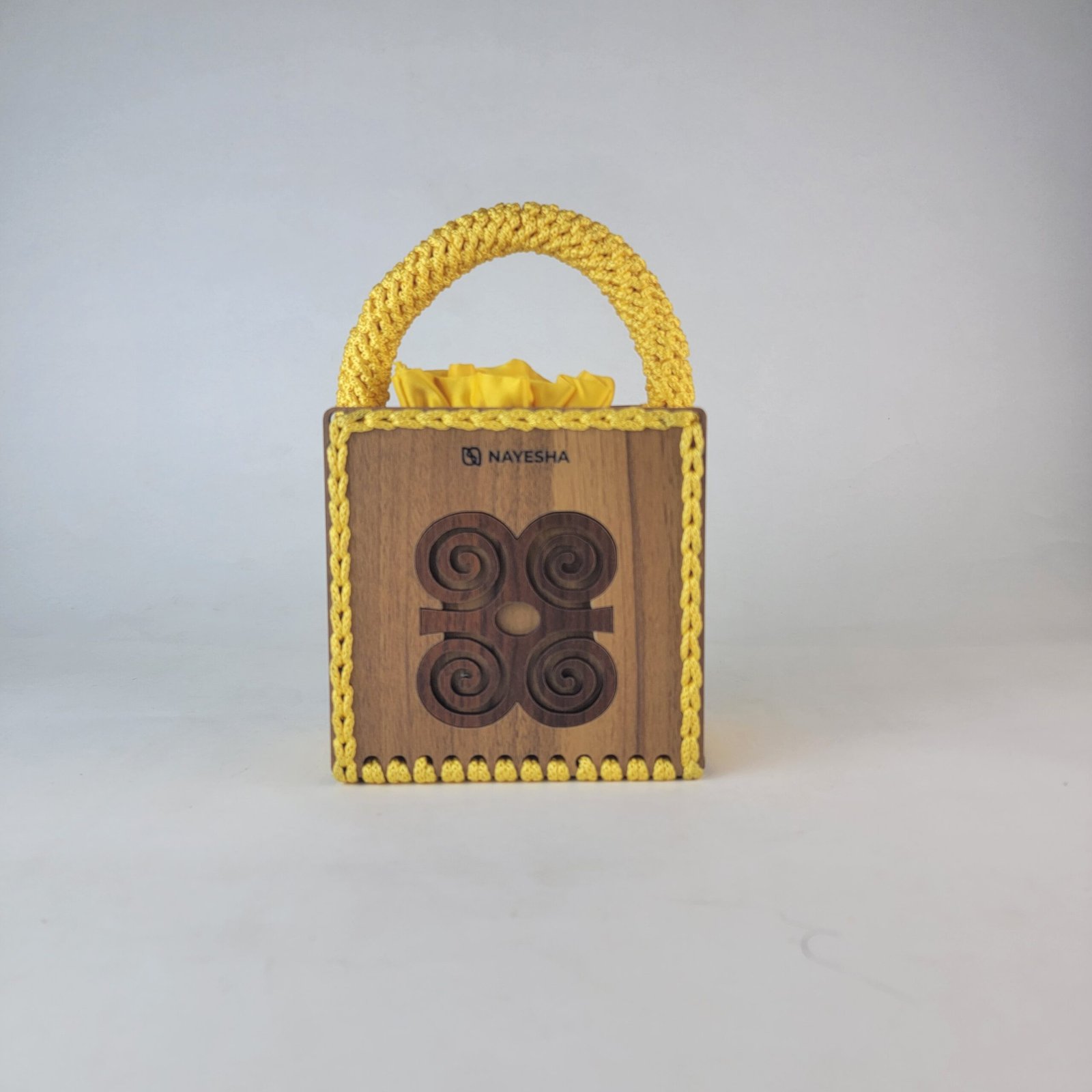 Daafua mini-wood carved plate crochet handbag