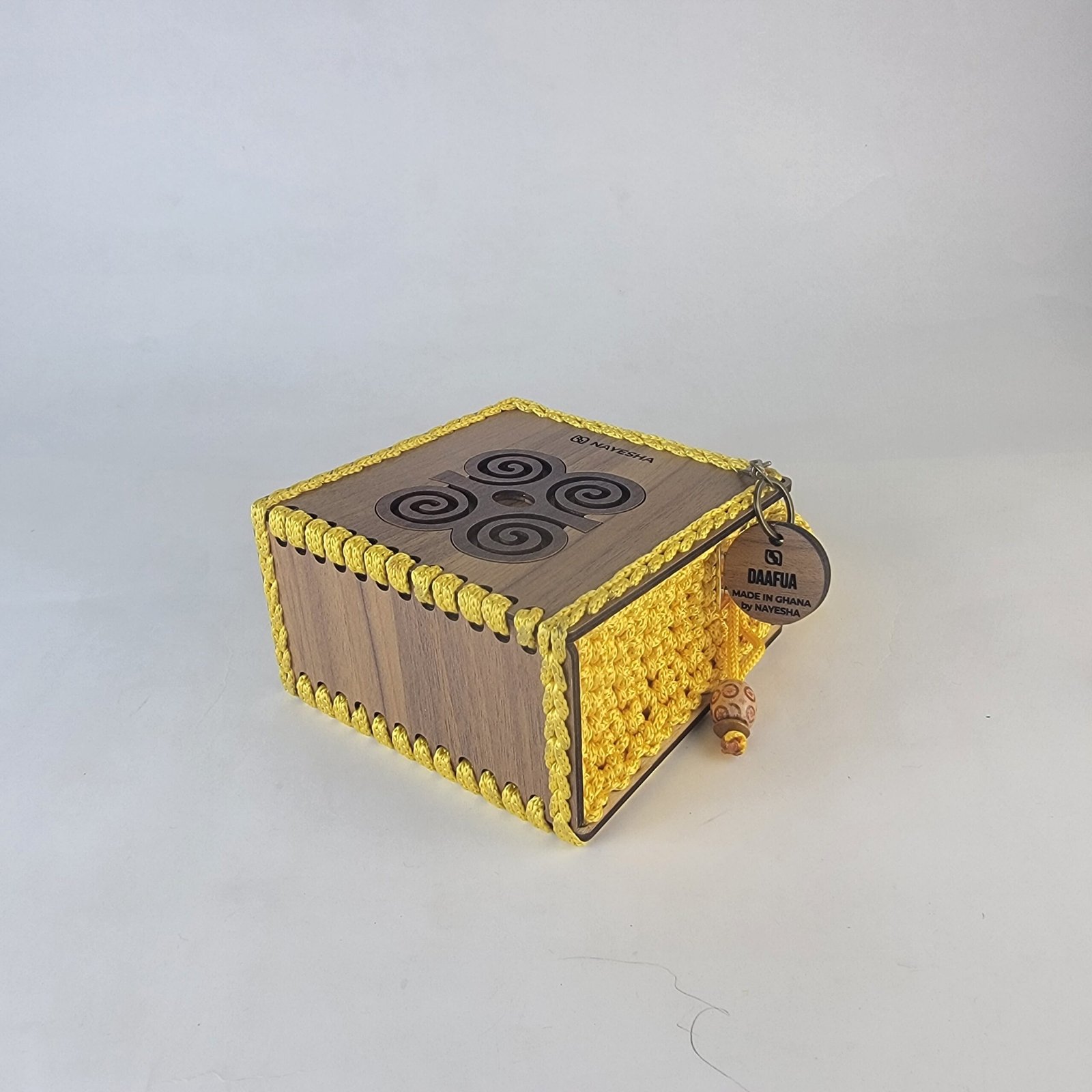 Daafua mini-wood carved plate crochet handbag