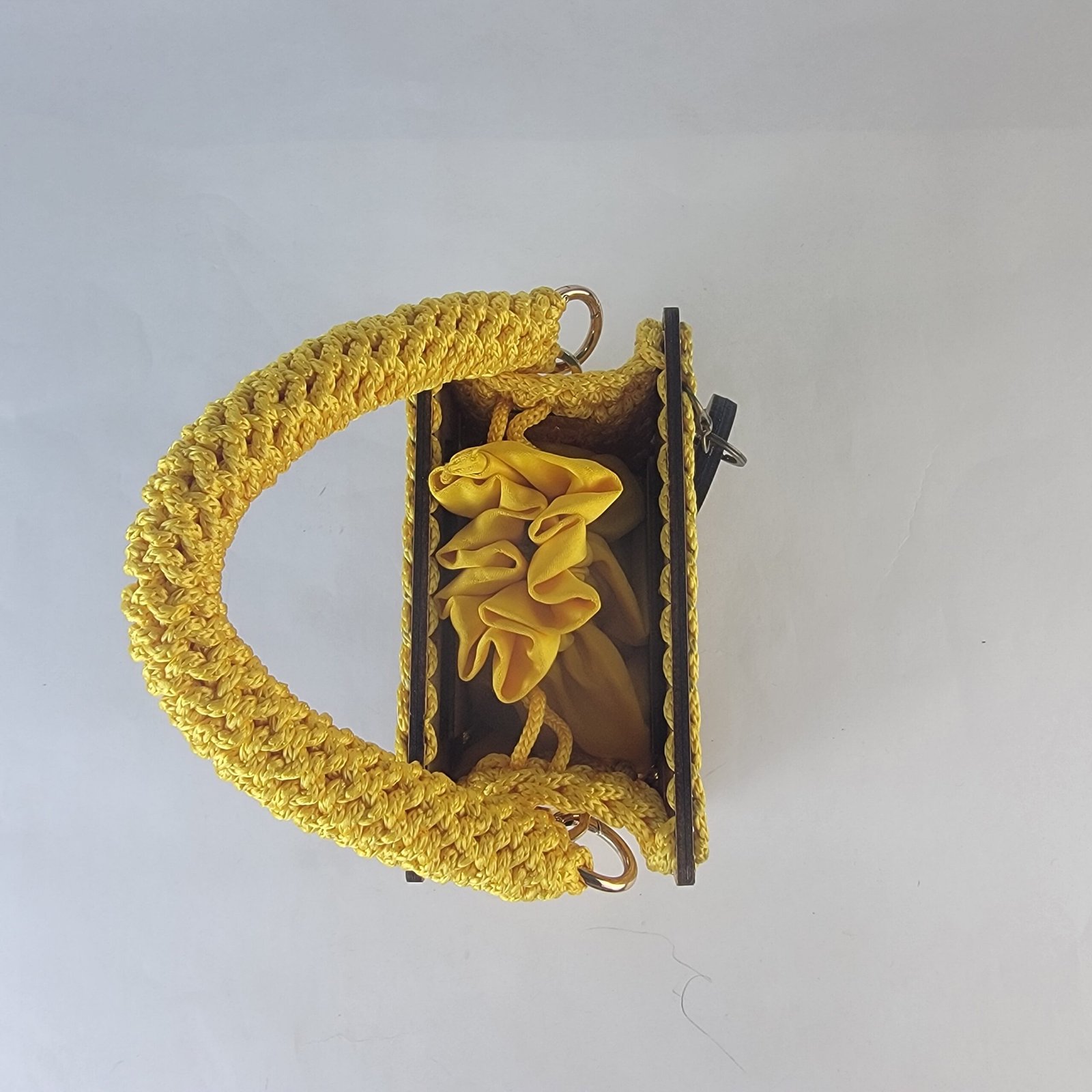 Daafua mini-wood carved plate crochet handbag