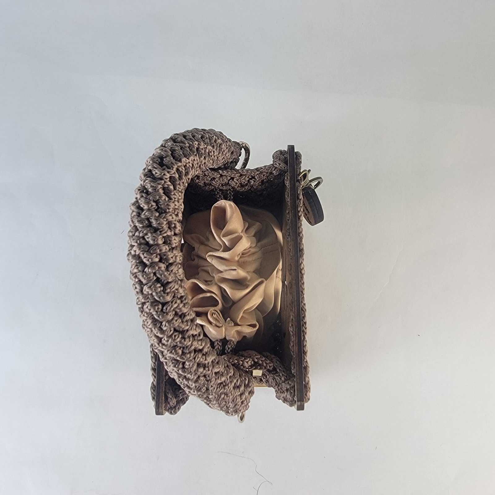 Daafua mini-wood carved plate crochet handbag