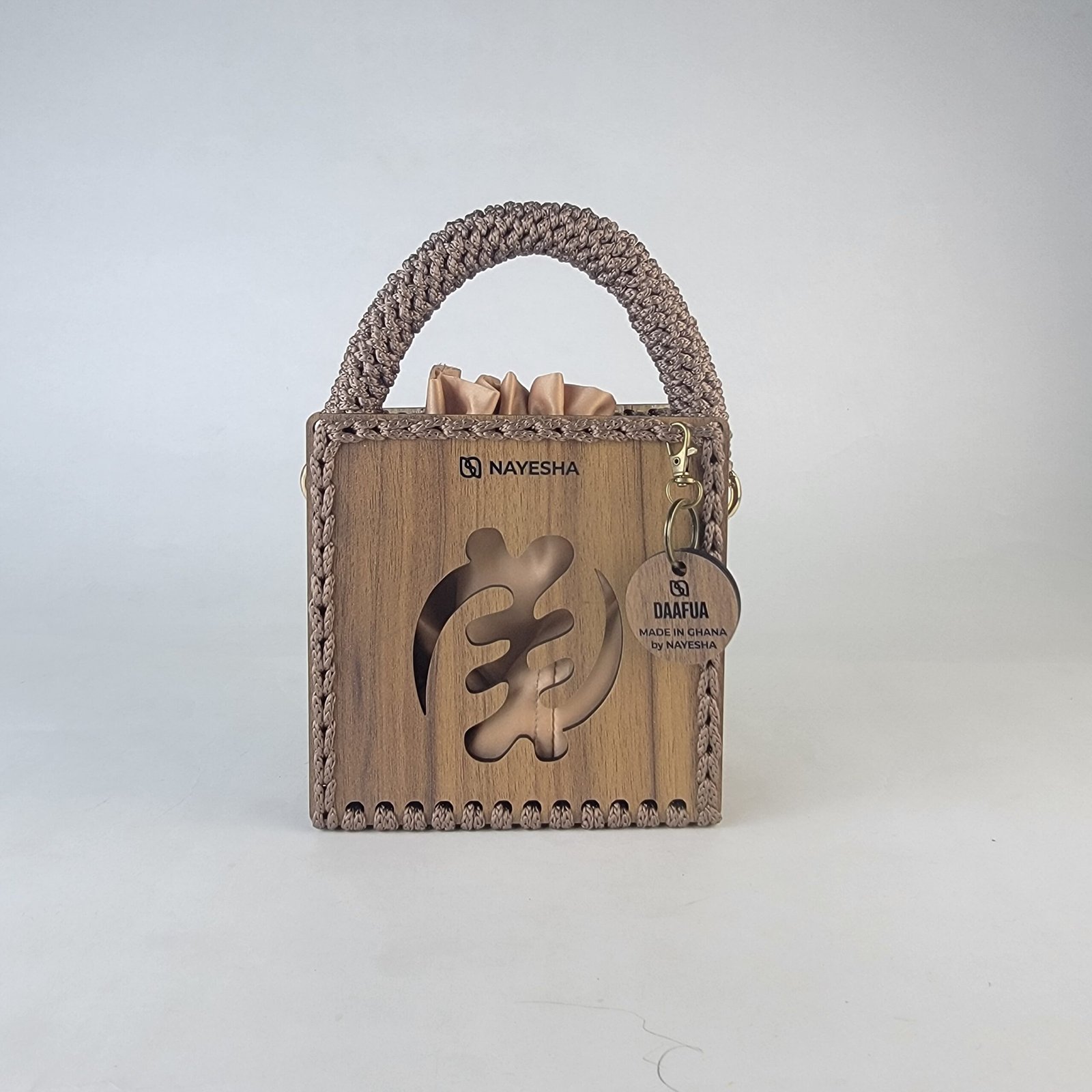 Daafua mini-wood carved plate crochet handbag