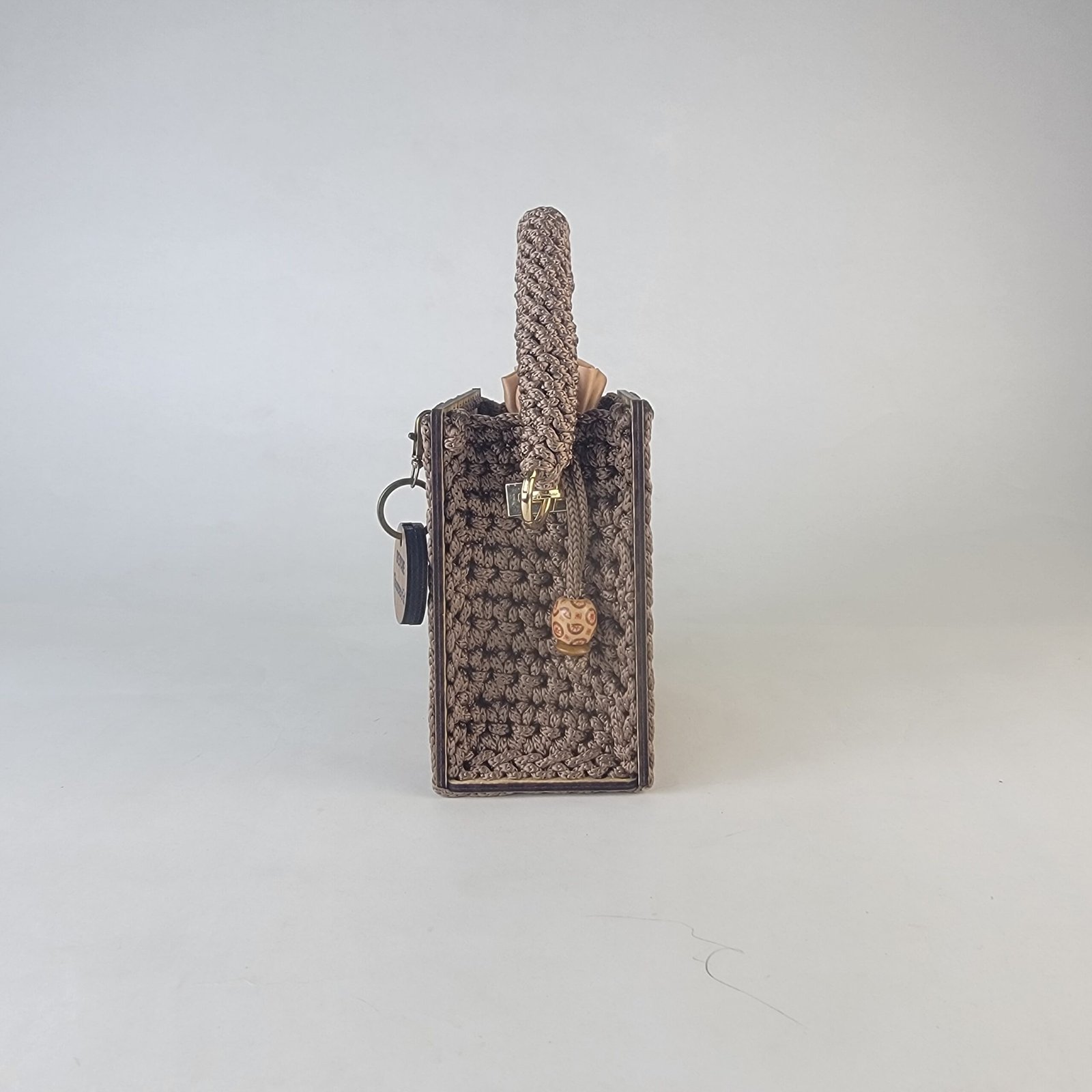 Daafua mini-wood carved plate crochet handbag