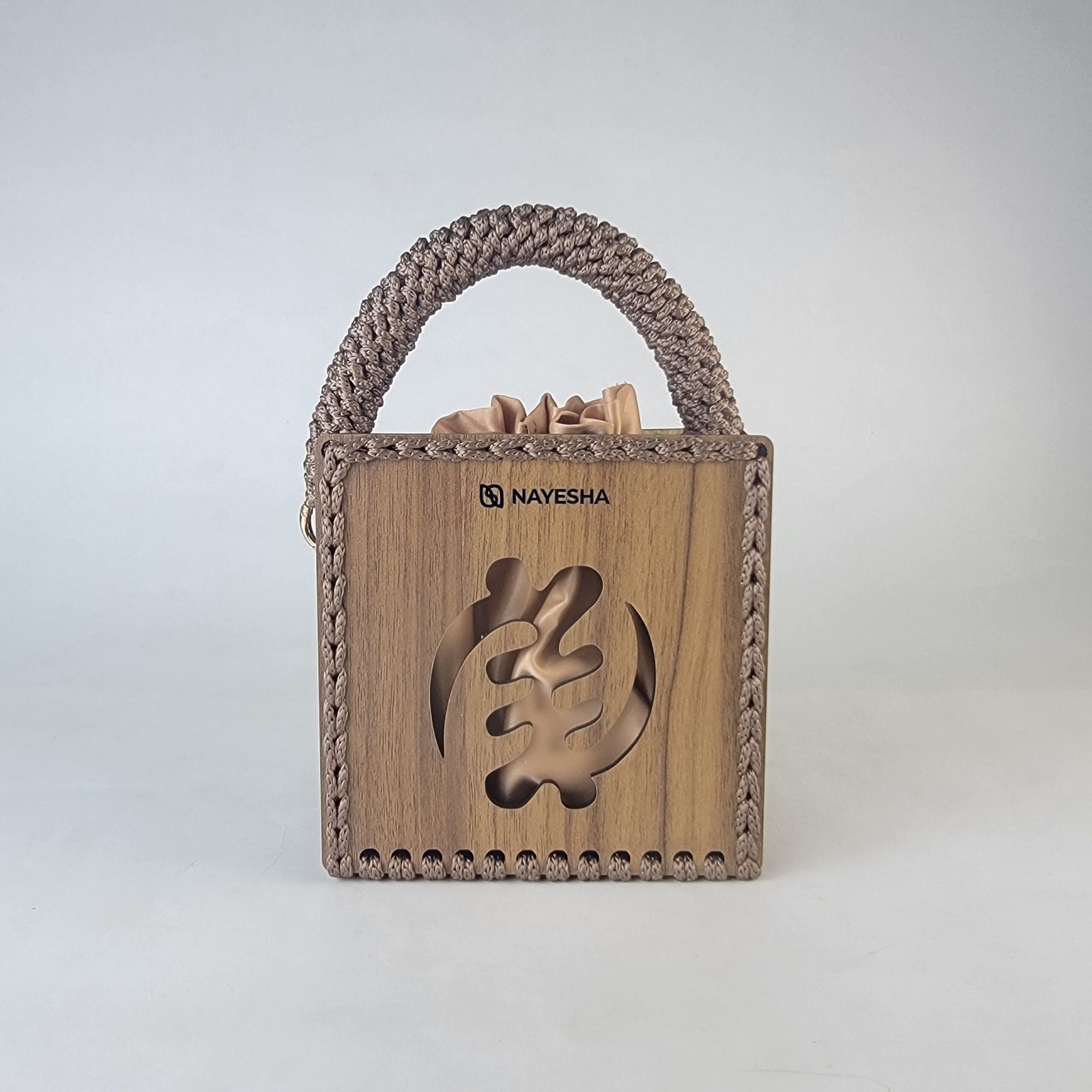 Daafua mini-wood carved plate crochet handbag