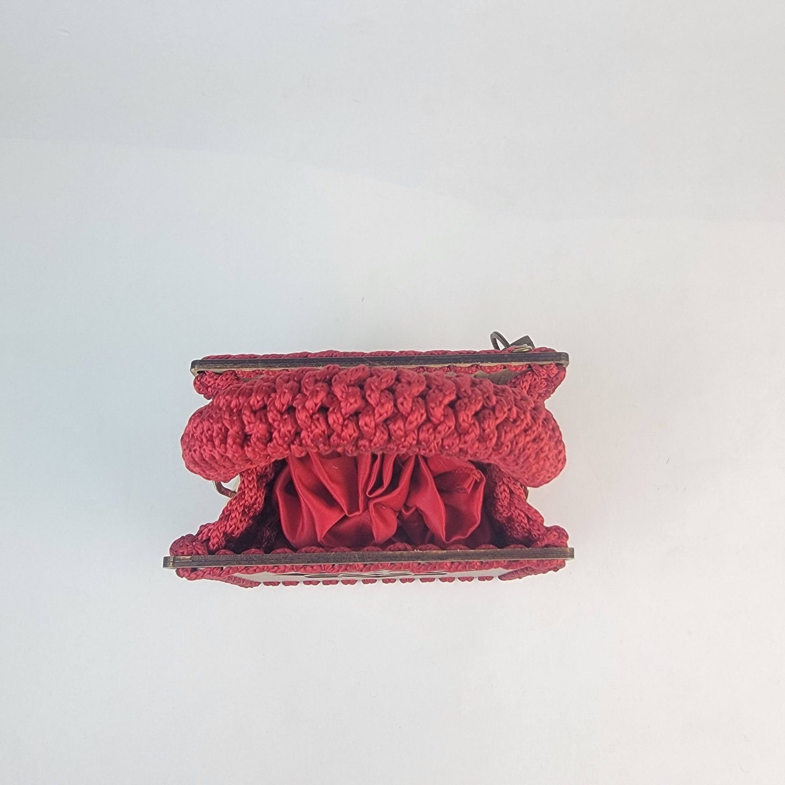 Daafua mini-wood carved plate crochet handbag