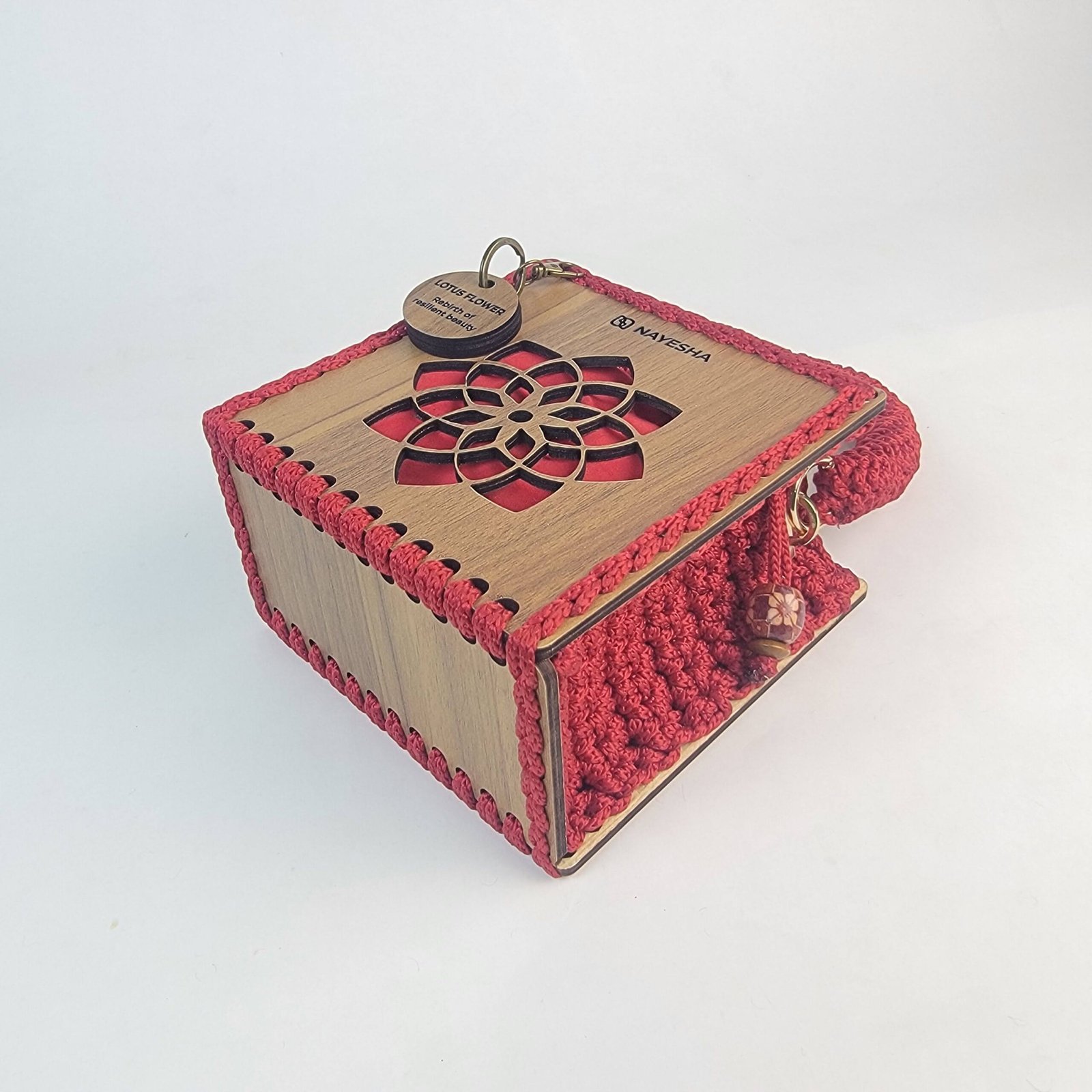 Daafua mini-wood carved plate crochet handbag