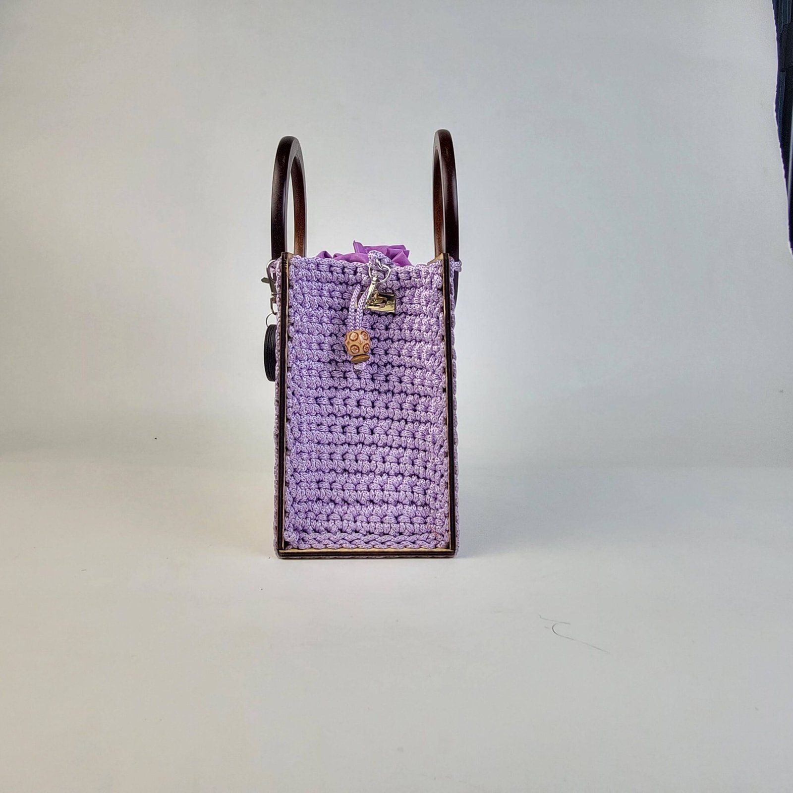 Daafua medium-designed wooden plate crochet handbag