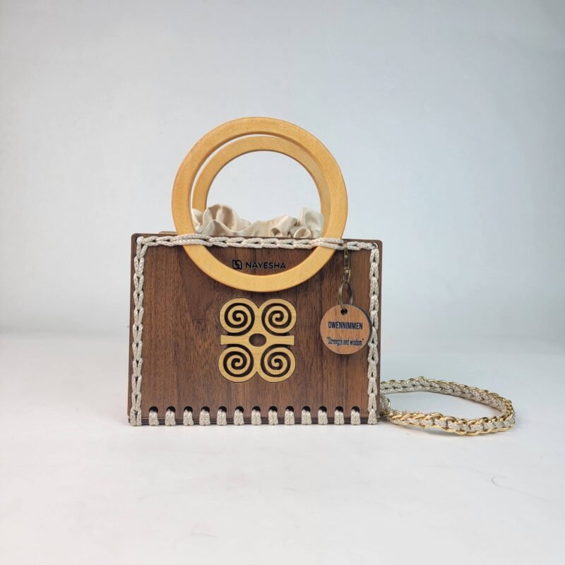 Daafua small-wood carved plate crochet handbag