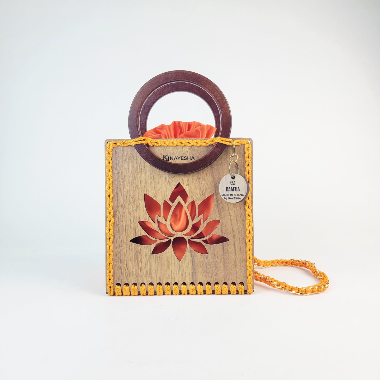 Daafua medium-designed wooden plate crochet handbag
