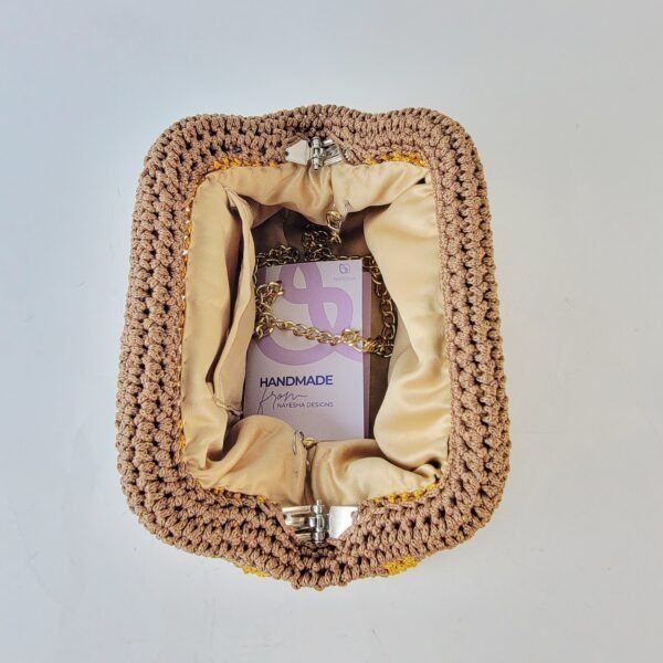 20260317_092031 Naki Clutch (medium)